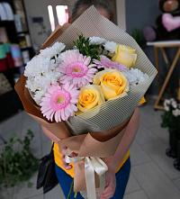 Букет цветов из:  Герберы, Розы и Хризантемы в Стреглово