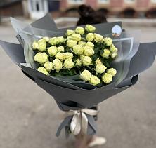 Букет Белые кустовые розы Солинеро в Стреглово