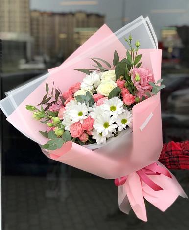 Букет цветов из: Розы, Лизиантусы и Хризантемы в Стреглово